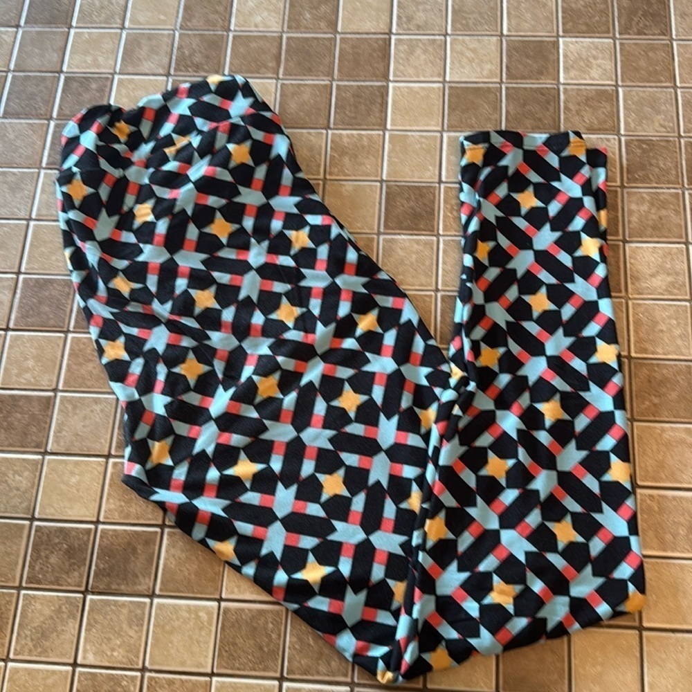 LuLaRoe TC Leggings: Comfort and Style in Excellent Used Condition
